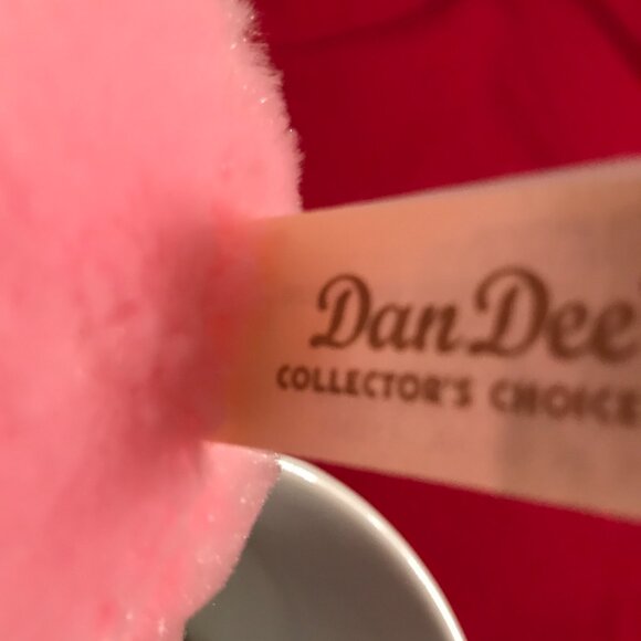 Dan Dees Collector's Choice TM 8 1/2" puppy in a 16 ounce XOXO mug. - Picture 9 of 12